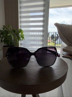 Women’s Oversized Sunglasses